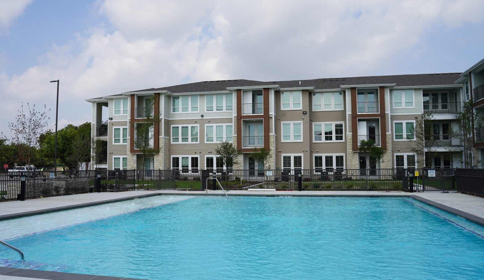 Green Oaks Apartments view from large pool