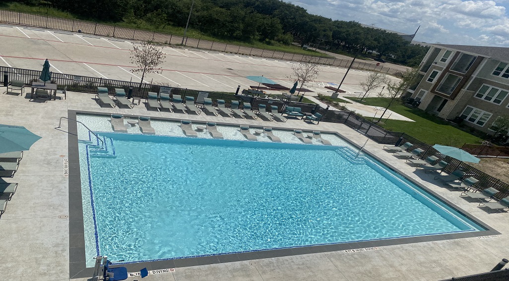Green Oaks apartments pool