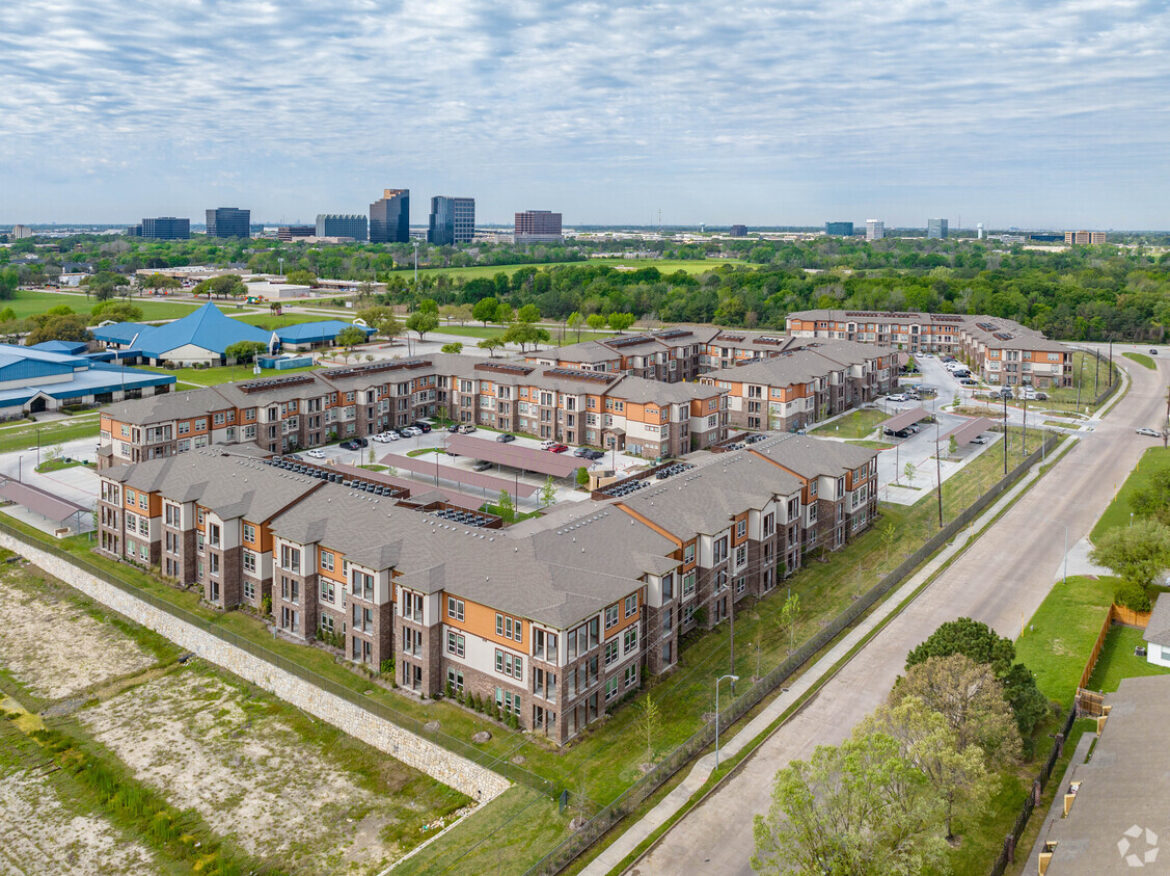 Overhead drone photo of Richcrest Apartments.
